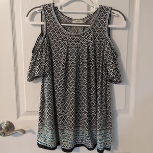 Like-New Max Studio Flowy Cold Shoulder Scoop Neck Patterned Top‎ Size Small